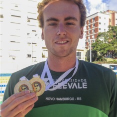 Lucas Borcart ganhou medalha de ouro nos 50m costas