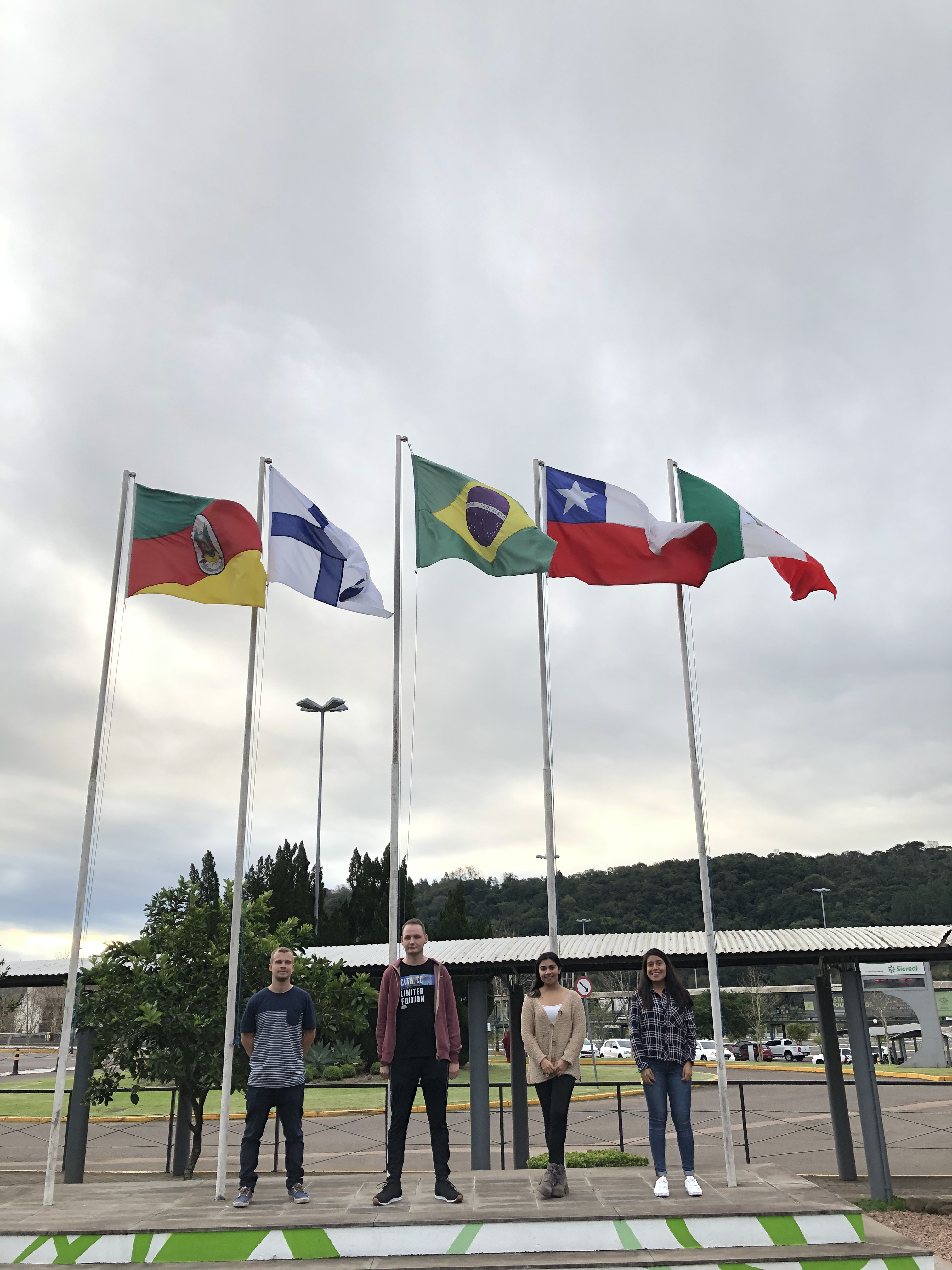 Estrangeiros nas bandeiras da Feevale