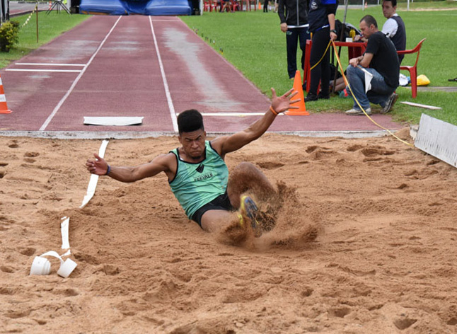 Atletismo da IENH conquista grandes resultados no Troféu Sogipa - Faculdade  - Portal IENH