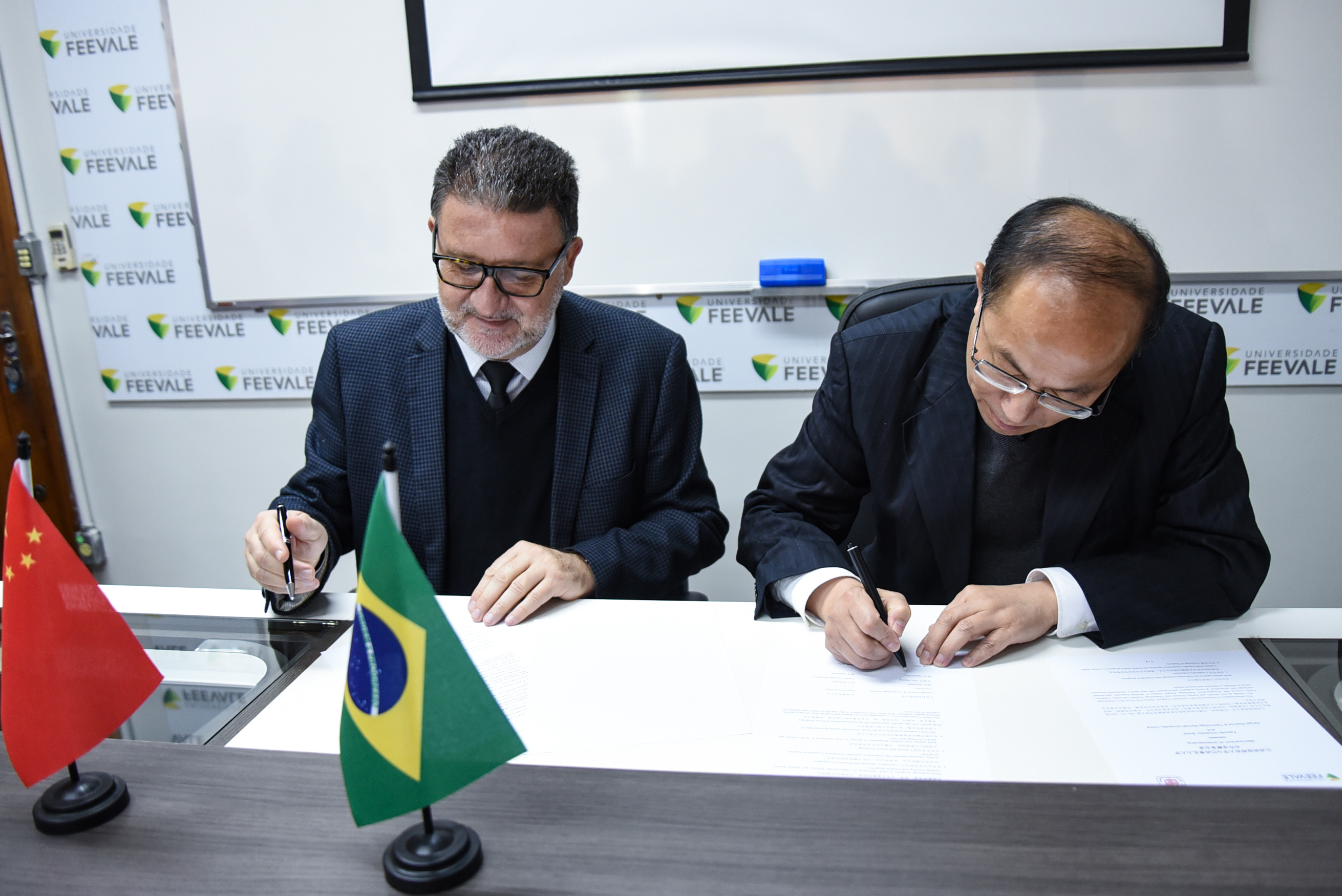 Renovação de contrato com universidade chinesa