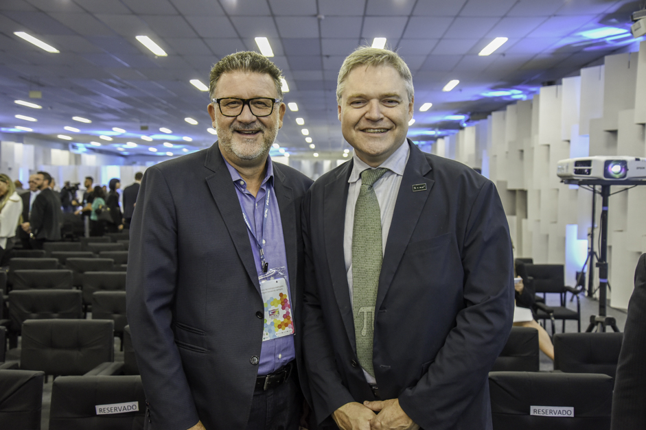 Cleber Prodanov e Luís da Cunha Lamb, secretário da Inovação, Ciência e Tecnologia do Rio Grande do Sul