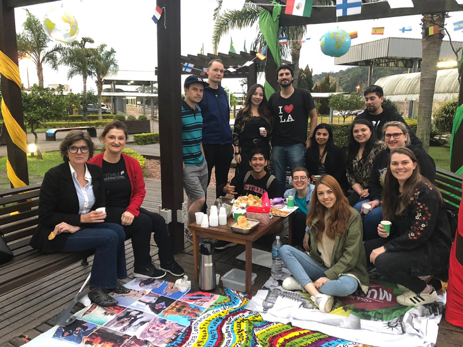 Encontro com intercambistas da Europa, América do Norte e América do Sul, junto com seus buddies e equipe de Intercâmbio da Feevale. (2º semestre/2019)