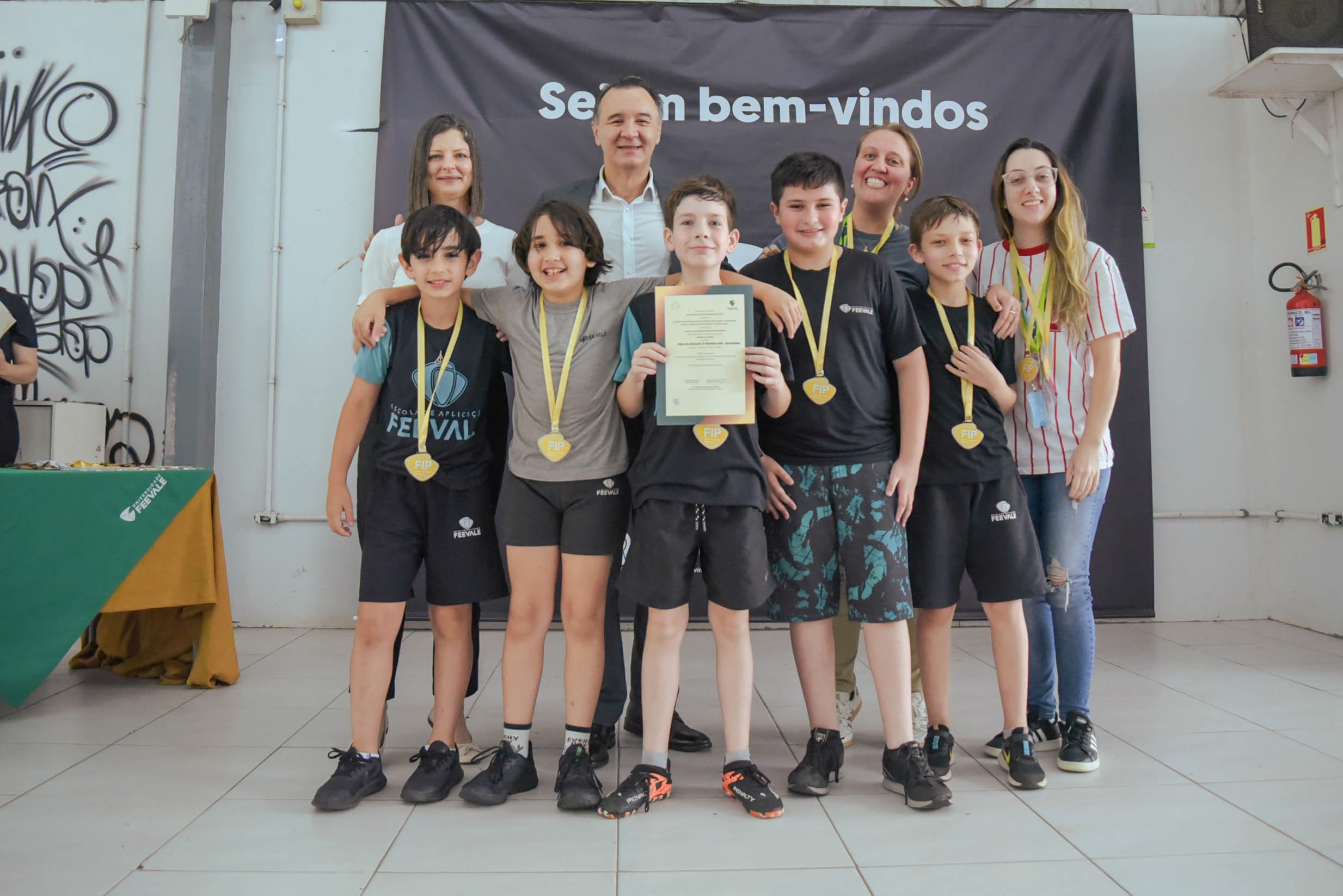 UM MUNDO DENTRO DOS NOSSOS OLHOS